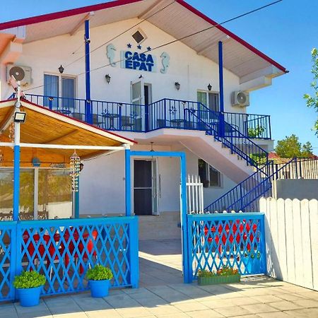 Hotel Casa Epat Două Mai Esterno foto