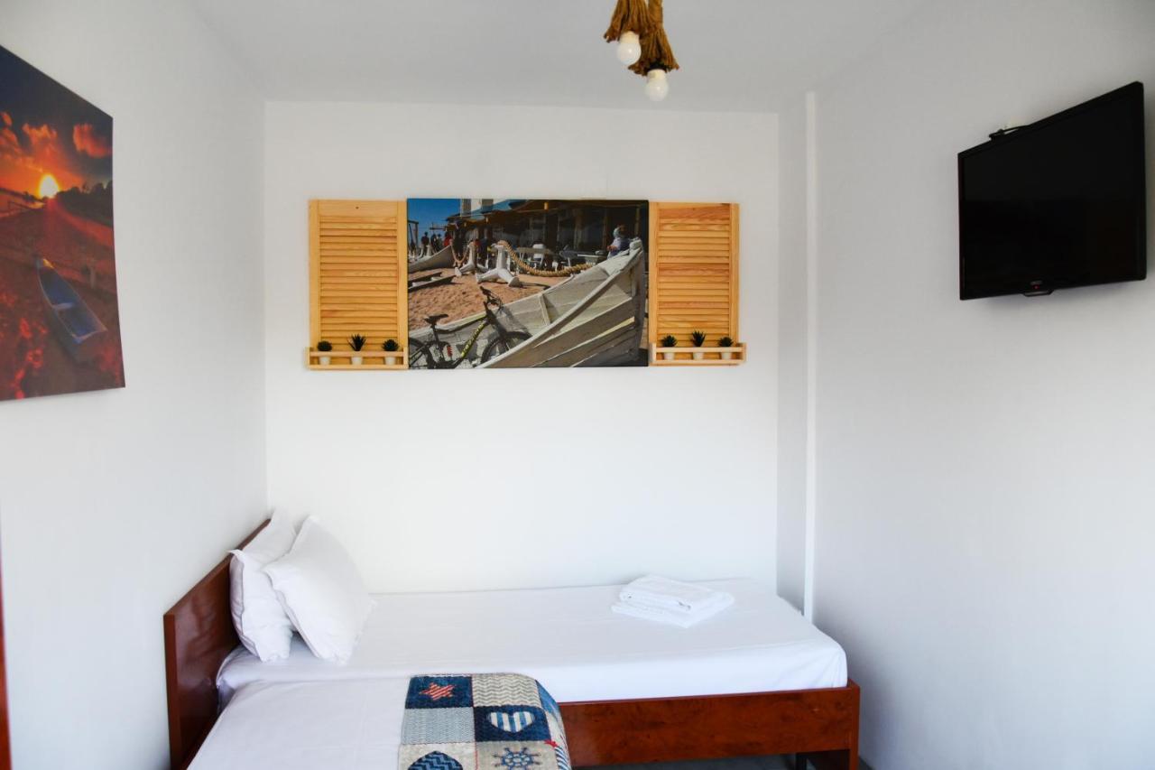Hotel Casa Epat Două Mai Esterno foto